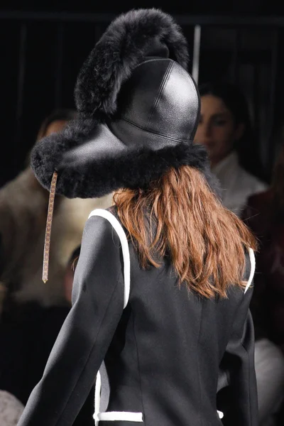 Look 76